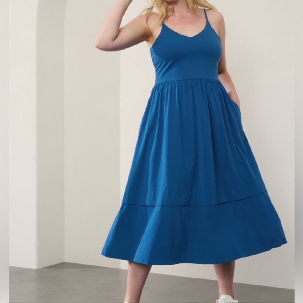 Athleta Elation V Neck Hybrid V Neck Womens Size Large Blue Style 601546 Midi